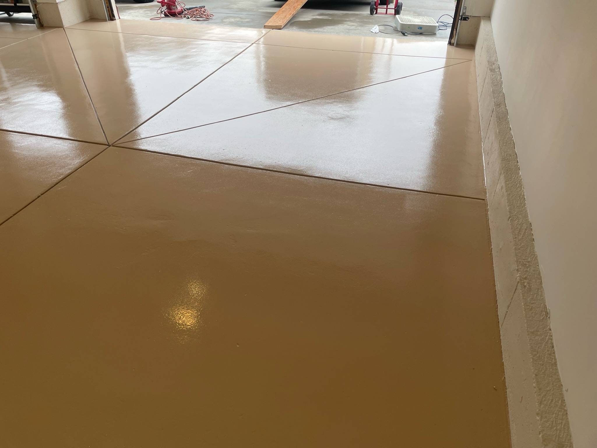 Colored flake floor coating