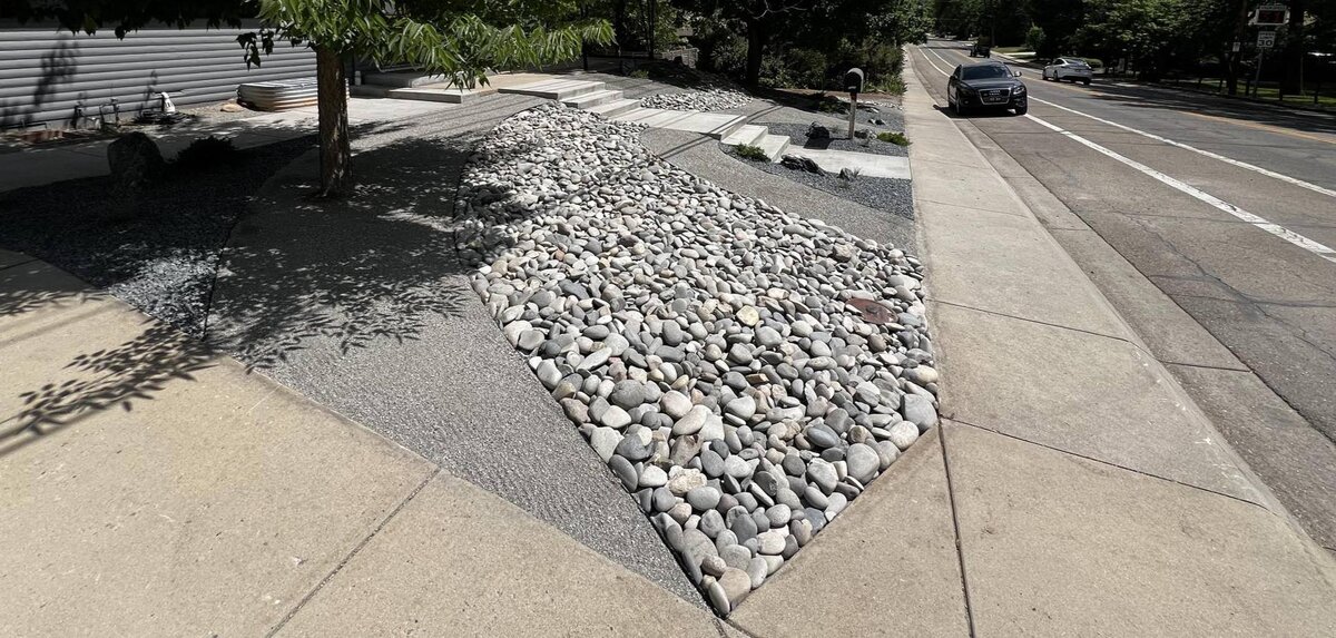 Decorative stone feature landscaping by LO.CO