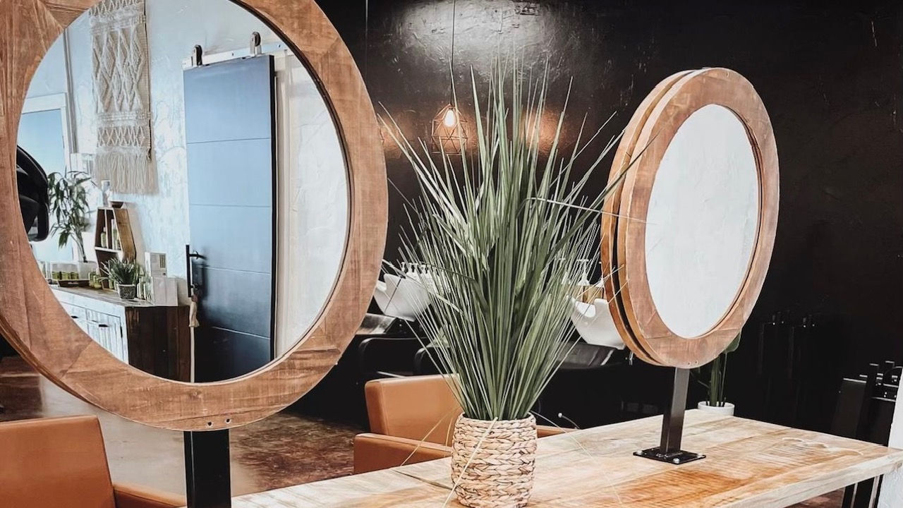 Studio Boom Salon + Extensions salon interior